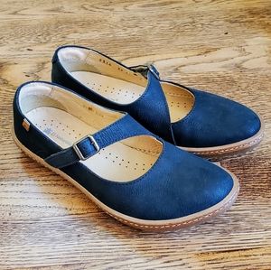 Like New El Naturalista Coral Mary Jane Black Leather Flats 37 Size 7